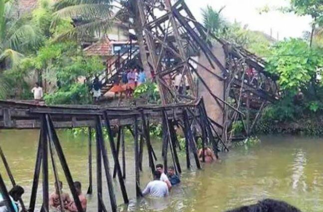 Bridge collapsed in Assam 30 children fall in the river આસામમાં લટકતો પુલ તૂટી પડતાં 30 જેટલા વિદ્યાર્થીઓ ઘાયલ થયા