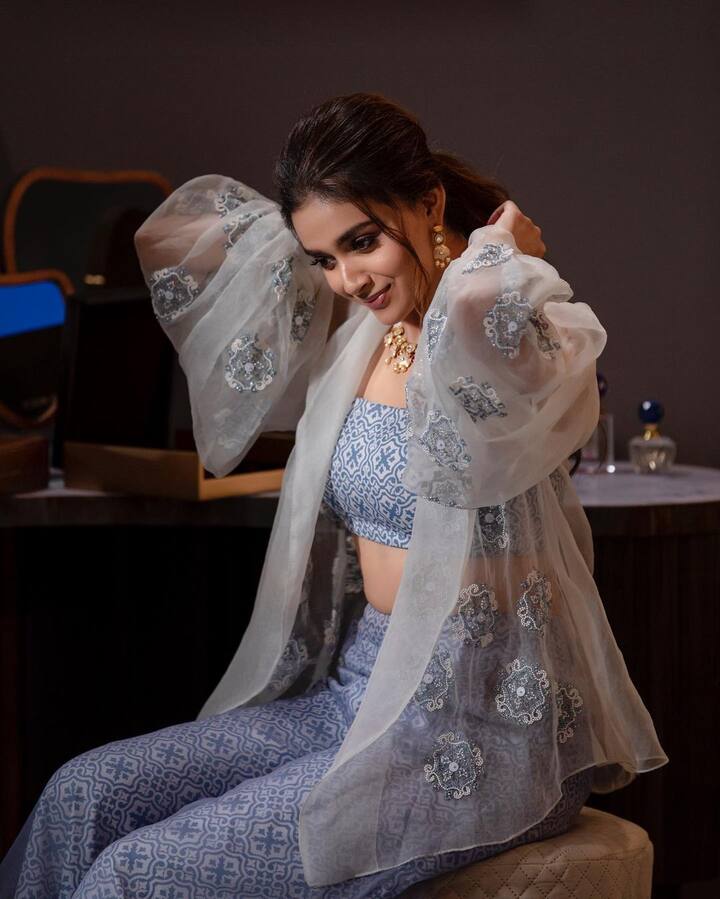 (Photo Courtesy: Instagram) ఇదిలా ఉండగా.. తాజాగా ఈ బ్యూటీ కొన్ని ఫొటోలు షేర్ చేసింది.