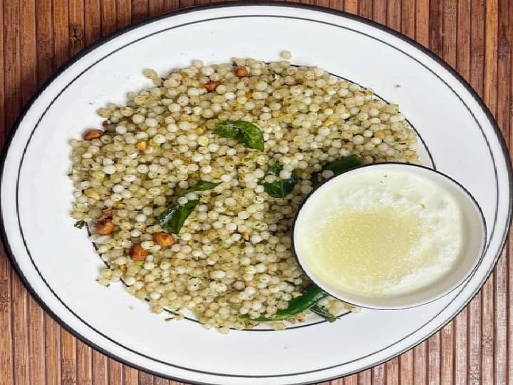 Navratri Special 2021 Know about the easy recipe of Sabudana Khichdi Navratri Special 2021: नवरात्रि के व्रत के दौरान घर पर बनाएं साबूदाने की खिचड़ी, जानें इसकी आसान रेसिपी