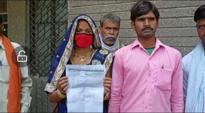 उन्नाव में BDC समेत ग्रामीणों ने की ग्राम विकास अधिकारी की शिकायत, अभद्रता का लगाया आरोप