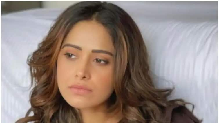 Nushrat Bharucha Injured During Holi Song Sequence For Janhit Mein Jaari Shooting শ্যুটিং চলাকালীন পায়ে চোট পেলেন অভিনেত্রী নুসরত ভারুচা