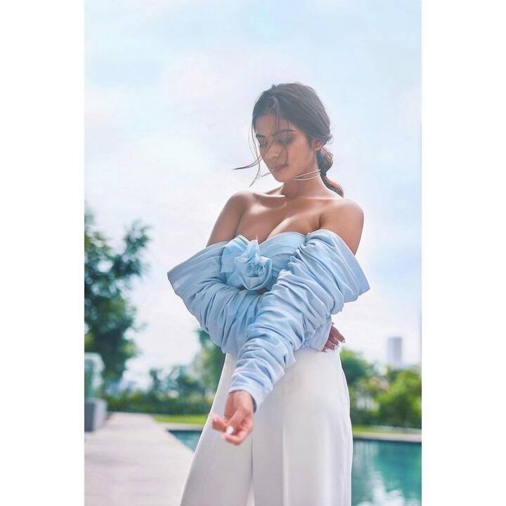 (Photo Courtesy:Instagram) రజినీకాంత్ నటించిన 'పేట' సినిమాలో కీలకపాత్ర పోషించిన మాళవిక మోహనన్ ఆ సినిమాతో నటిగా మంచి గుర్తింపు తెచ్చుకుంది.