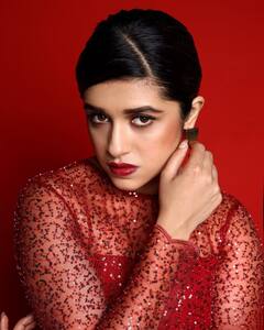 PHOTO : संस्कृती बालगुडेच्या हॉट अदा; खिळल्या नेटकऱ्यांच्या नजरा