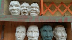 Durga Puja Preparation: খিদিরপুর ২৫ পল্লির মণ্ডপে এবার 'বহন'-এর বহমানতার ছবি