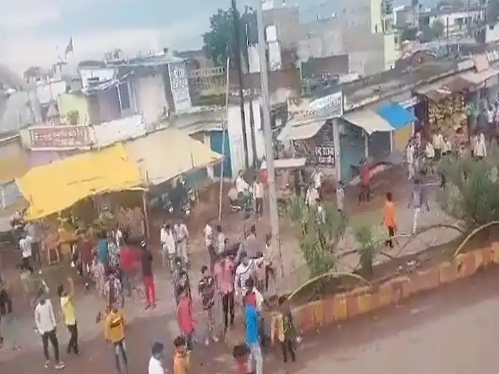 Kawardha Communal Tensions: दो समुदायों में विवाद के बाद कवर्धा में कर्फ़्यू, बड़ी संख्या में फ़ोर्स तैनात, ग्राउंड में कैसे हैं हालात, जानें पूरी कहानी Kawardha Communal Tensions: दो समुदायों में विवाद के बाद कवर्धा में कर्फ़्यू, बड़ी संख्या में फ़ोर्स तैनात, ग्राउंड में कैसे हैं हालात, जानें पूरी कहानी