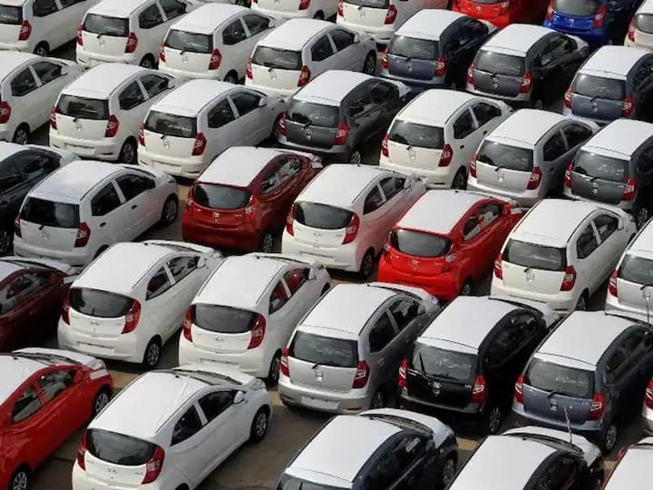 Government has increased fee for renewal of registration of 15 year old vehicles eight times know how much will have to be paid now 15 वर्ष जुन्या वाहनांच्या नूतनीकरणासाठी आता आठपट अधिक रक्कम मोजावी लागणार, केंद्र सरकारचा मोठा निर्णय