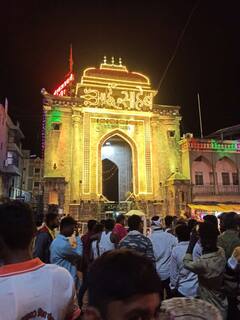 In Pics | तुळजाभवानी देवीचे मंदिर आकर्षक रोषणाईने उजळले, 'आई साहेब' ची रोषणाई