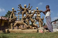 Navratri 2021: કાલથી શરૂ થઇ રહી છે નવરાત્રી, બંગાળમાં દુર્ગા પૂજાની ધૂમ, જુઓ તસવીરો