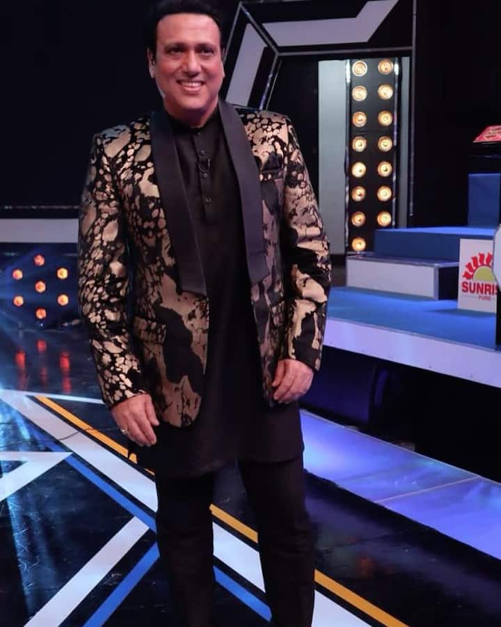 बॉलीवुड अभिनेता गोविंदा पर उनकी फिल्म 'मनी है तो हनी है' की शूटिंग के दौरान एक फैन को थप्पड़ मारने का आरोप लगा था. फैन ने उन पर उत्पीड़न का आरोप लगाया था.