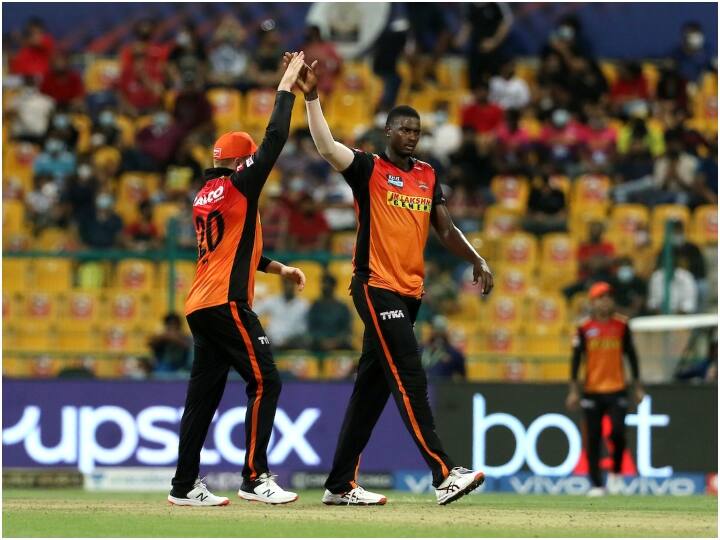 sunrisers hyderabad beat royal challengers bangalore by 4 runs RCB vs SRH: गेंदबाजों ने रोमांचक मुकाबले में हैदराबाद को दिलाई जीत, बैंगलोर को चार रन से हराया