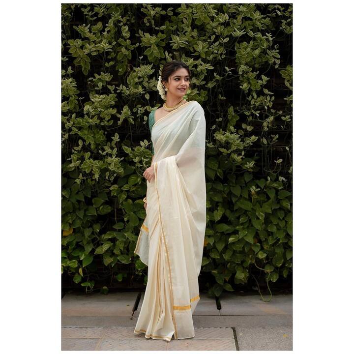 (Photo source: Instagram) 2000లో బాలనటిగా తెరంగేట్రం చేసింది. తరువాత కొన్ని సినిమాలలో బాలనటిగానే చేసింది.