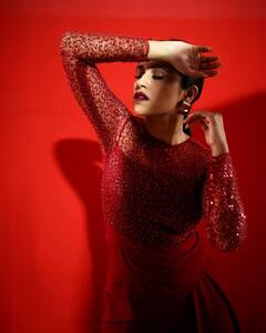 PHOTO : संस्कृती बालगुडेच्या हॉट अदा; खिळल्या नेटकऱ्यांच्या नजरा