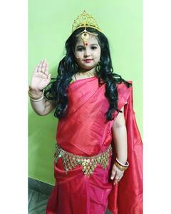 Mahalaya 2021: লাল শাড়ি, কপালে টিপ, হাতে অস্ত্র, দুর্গা সেজে ঝড় তুলল মহম্মদ শামির মেয়ে