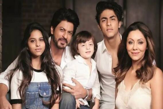 Shah Rukh Khan Family Photos: परफेक्ट 'फैमिली मैन' हैं सुपरस्टार शाहरुख खान, यहां देखें परिवार के साथ प्यारी तस्वीरें Shah Rukh Khan Family Photos: परफेक्ट 'फैमिली मैन' हैं सुपरस्टार शाहरुख खान, यहां देखें परिवार के साथ प्यारी तस्वीरें