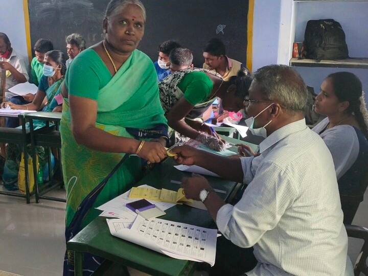 உள்ளாட்சித் தேர்தல்: தென்காசி மாவட்டத்தில் காலை 11 மணி நிலவரப்படி 24.73% வாக்குகள் பதிவு Local elections: As of 11 am in Tenkasi district, 24.73% votes have been registered உள்ளாட்சித் தேர்தல்: தென்காசி மாவட்டத்தில் காலை 11 மணி நிலவரப்படி 24.73% வாக்குகள் பதிவு