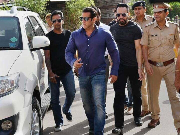 अभिनेता सलमान खान पर काला हिरण शिकार मामला और शराब पीकर गाड़ी चलाने का आरोप लग चुका हैं.