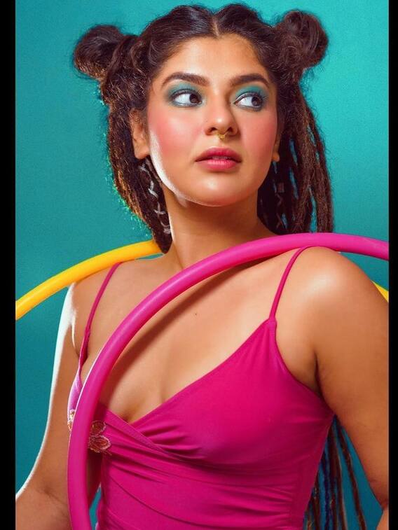 तारक मेहता फेम निधि भानुशाली की ग्लैमरस तस्वीरें