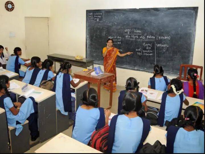 More than 1 lakh schools in India are being run by just one teacher - UNESCO report भारत में 1 लाख से ज्यादा स्कूल सिर्फ 1 टीचर के भरोसे हो रहे हैं संचालित - UNESCO रिपोर्ट