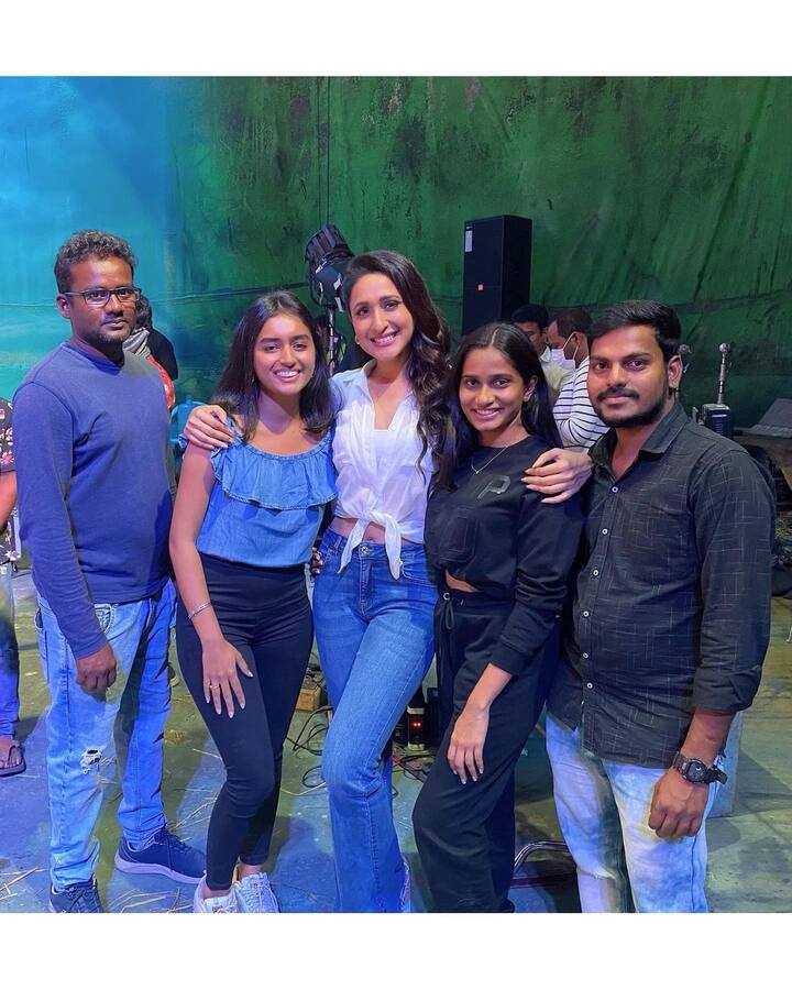 (Image credit: Instagram) క్రిష్ దర్శకత్వంలో ఆమె నటించిన కంచె సినిమా హిట్ కొట్టడంతో పాటూ ప్రగ్యాకు మంచి గుర్తింపును తెచ్చిపెట్టింది.