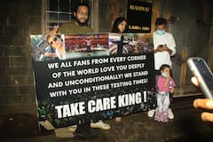 ‘Take Care King’ Shah Rukh Khan’s Fans Outside Mannat To Show Their Support As Aryan Khan Remains In NCB Custody- See Pics
