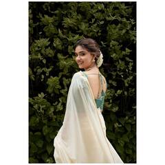 Keerthy Suresh Photos: తన పప్పీతో చిల్ అవుతున్న కీర్తి సురేష్