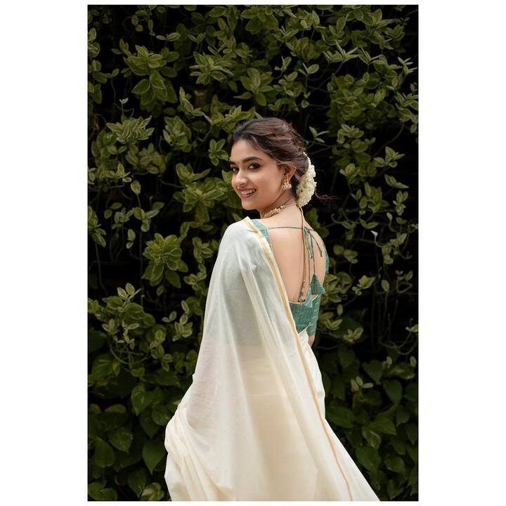 (Photo source: Instagram) చేతి నిండా సినిమాలో కీర్తి చాలా బిజీగా ఉంది.