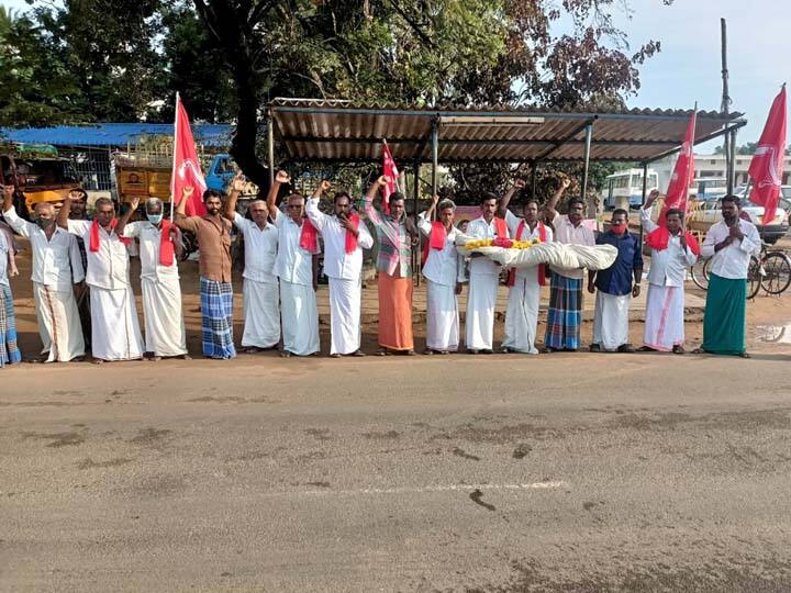 Thanjavur: The Communist Party of India is protesting against the actions of the Central Government தஞ்சை: மத்திய அரசின் நடவடிக்கைகளை கண்டித்து பிரேதத்தை கையில் ஏந்தி இந்திய கம்யூ. போராட்டம்...!