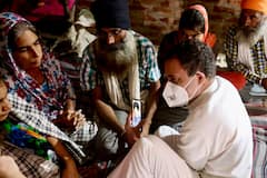 Lakhimpur Kheri Violence: राहुल गांधी की प्रेस कॉन्फ्रेंस, एयरपोर्ट पर धरना और उसके बाद पीड़ित परिवारों से मुलाकात, तस्वीरों में देखें दिनभर क्या-क्या हुआ