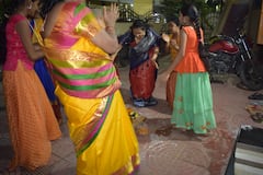 Bathukamma Festival: భాగ్యనగర వీధుల్లో ఎంగిలిపూల బతుకమ్మ, ఆటపాటలతో చిన్నా- పెద్దా సందడి