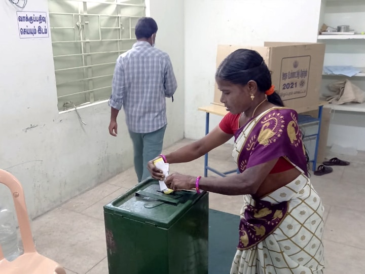 விழுப்புரம், கள்ளக்குறிச்சி  மாவட்டங்களில் ஊரக உள்ளாட்சி தேர்தல் வாக்குப்பதிவு தொடங்கியது...!