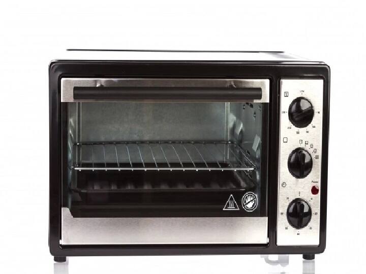 Follow these easy kitchen hacks to clean oven in 10 minutes Kitchen Tips to Clean Oven:ओवन को 10 मिनट में साफ करने के लिए अपनाएं यह 5 आसान ट्रिक