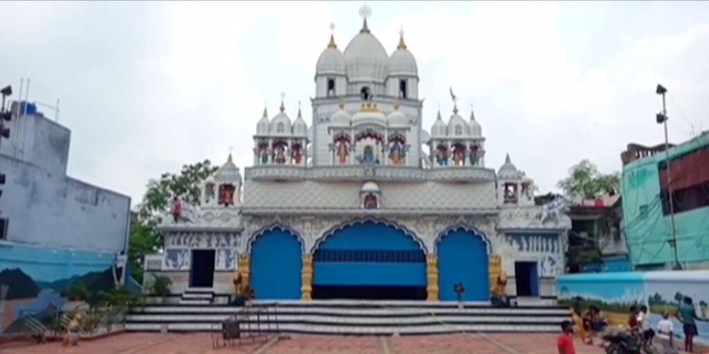 Durga Puja 2021 Special: crackers competition stopped this year due to corona Durga Puja 2021: করোনার জের, চলতি বছর বন্ধ থাকছে ধীবর সমিতির দুর্গাপুজোর সবথেকে বড় আকর্ষণ