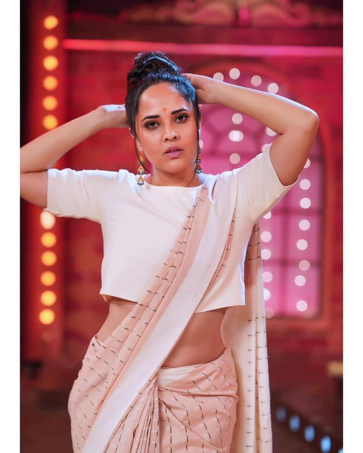 మత్తెక్కించే కళ్లతో మాయ చేస్తున్న అనసూయ.. వెరైటీ చీరకట్టులో రంగమత్త రచ్చ - Image Credit: Anasuya Bharadwaj/Instagram