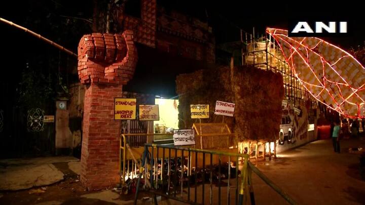 ਇਸ ਵਿਸ਼ੇ ਨੂੰ ਬਣਾਉਣ ਵਾਲੇ ਕਲਾਕਾਰ ਅਨਿਰਬਨ ਦਾਸ ਨੇ ਕਿਹਾ ਕਿ ਅੰਦੋਲਨ ਦੌਰਾਨ ਆਪਣੀਆਂ ਜਾਨਾਂ ਗੁਆਉਣ ਵਾਲੇ ਕਿਸਾਨਾਂ ਦੇ ਨਾਂ ਵਿਸ਼ਾਲ ਟਰੈਕਟਰ 'ਤੇ ਕਾਗਜ਼ ਦੇ ਛੋਟੇ ਟੁਕੜਿਆਂ 'ਤੇ ਲਿਖੇ ਹੋਏ ਹਨ ਤੇ ਟਰੈਕਟਰ ਨੂੰ ਖੰਭਾਂ ਵੀ ਲਗਾਏ ਗਏ ਹਨ।