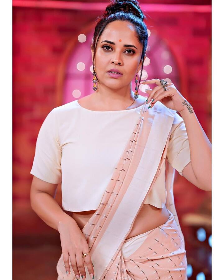 మత్తెక్కించే కళ్లతో మాయ చేస్తున్న అనసూయ.. వెరైటీ చీరకట్టులో రంగమత్త రచ్చ - Image Credit: Anasuya Bharadwaj/Instagram