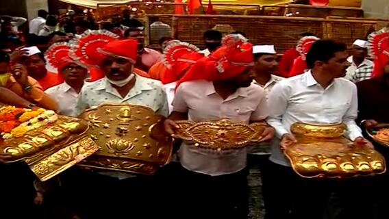 Nashik Vani Temple : वणी : नवरात्रौत्सवानिमित्त देवीच्या हलगीच्या तालावर दागिन्यांची मिरवणूक