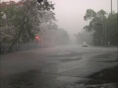 Durga Puja Weather : ফের ঘনঘোর আকাশ, নামল বৃষ্টি, পুজোতেও কি ভাসবে শহর?