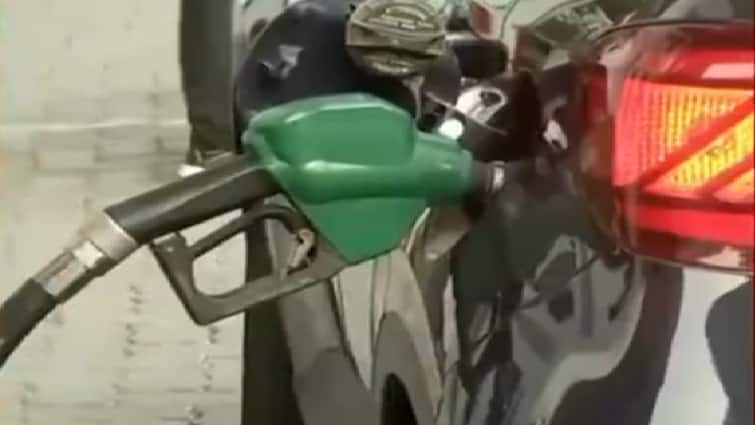 Petrol Diesel Rate today Petrol and diesel prices price 09 October Petrol price hiked 29 paisa and Diesel price hiked 35 paisa Petrol and Diesel Prices Today কলকাতায় জ্বালানির দামে নতুন রেকর্ড, আজ পেট্রোল লিটারপ্রতি ১০৪.৫২ টাকা, ডিজেল  ৯৫.৫৮