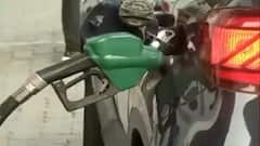Petrol and Diesel Prices Today কলকাতায় জ্বালানির দামে নতুন রেকর্ড, আজ পেট্রোল লিটারপ্রতি ১০৪.৫২ টাকা, ডিজেল  ৯৫.৫৮