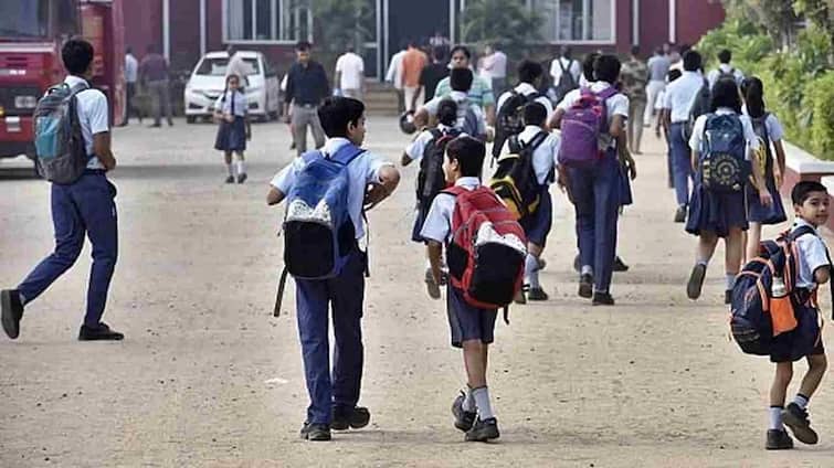 Classes will run in one shift in Noida too! School and parents will decide after Diwali नोएडा में भी एक शिफ्ट में चलेंगी कक्षाएं! दिवाली के बाद स्कूल और अभिभावक लेंगे फैसला