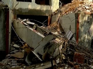 Surat : બંગલાનો સ્લેબ તૂટતાં યુવક દટાયો, સારવાર મળે એ પહેલા જ મોતને ભેટ્યો