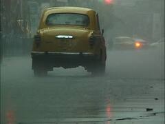 Durga Puja Weather : ফের ঘনঘোর আকাশ, নামল বৃষ্টি, পুজোতেও কি ভাসবে শহর?