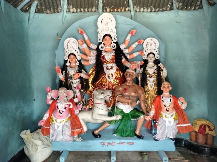 পরিবারের লোকেদের আনন্দ প্রদান করার জন্য ছিল এই ব্যবস্থা। আর তারপর থেকেই ধীরে ধীরে এখানে বসবাস শুরু করেন বাজিগর সম্প্রদায়ের মানুষজনেরা।