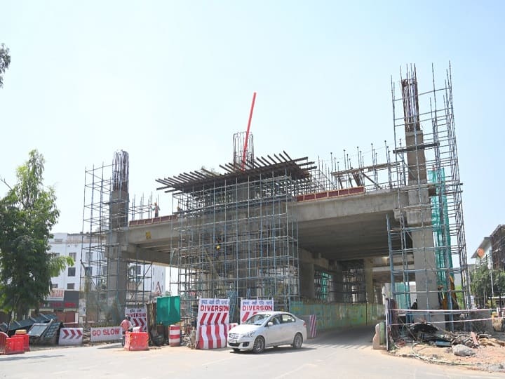 Agra Metro speed up, construction of platform level along with concourse at Taj East Gate station started ANN Agra Metro की रफ्तार में तेजी, ताज ईस्ट गेट स्टेशन पर कॉन्कोर्स के साथ ही प्लेटफॉर्म लेवल का निर्माण शुरू