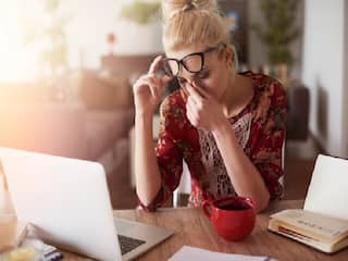 Does High Screen Time On Your Laptop Gives Strain In Your Eyes? Use These Home Remedies To Get Relief Naturally