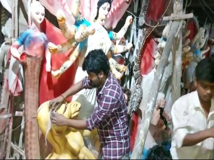 Shravasti News: त्योहारी सीजन में मूर्तिकारों के बदले दिन, कोरोना काल में हुआ था बड़ा नुकसान Sculpture excited after festival season started shravasti ann Shravasti News: त्योहारी सीजन में मूर्तिकारों के बदले दिन, कोरोना काल में हुआ था बड़ा नुकसान