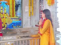 नवरात्रि के पहले दिन Sara Ali Khan पहुंचीं करणी माता मंदिर, सोशल मीडिया पोस्ट में लिखा ‘जय माता दी’