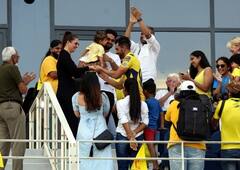 Deepak Chahar Engagement: दीपक चाहर ने दर्शकों के सामने स्टेडियम में की सगाई, देखें तस्वीरें