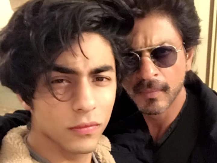 Shah Rukh Khan cancel ad shooting with Ajay devganbecause of Aryan Khan's case ड्रग्स केस में फंसे बेटे Aryan Khan की वजह से Shahrukh Khan ने कैंसिल की Ajay Devgan के साथ एड की शूटिंग
