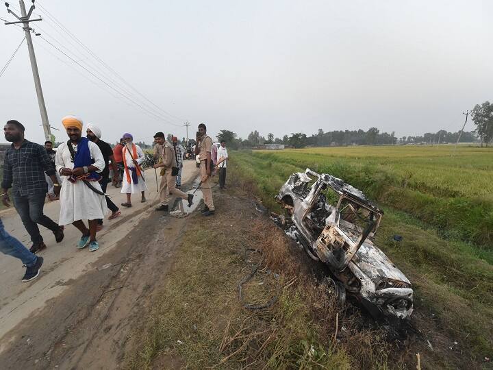 Lakhimpur Violence: पंजाब के मंत्री ने मारे गए किसानों और पत्रकार के परिवार को सौंपे 50-50 लाख के चेक